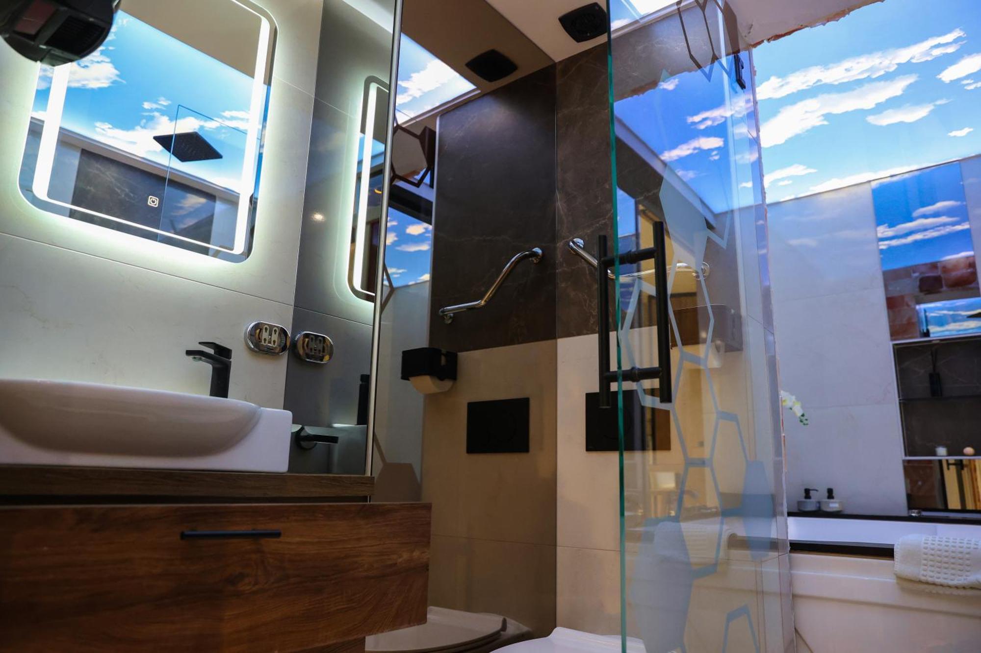 Design Apartment Platinium Spa Lux 5 Star "Havana" Completely Private Wellness & Spa Free Included Sauna & Jacuzzi & Salt Wall & Fire Place & 3D Ceilings & Business Wifi & Netflix & Keyless Code Entry & Full Smart App & Secure 2 Parking Place Τσούπρια Εξωτερικό φωτογραφία