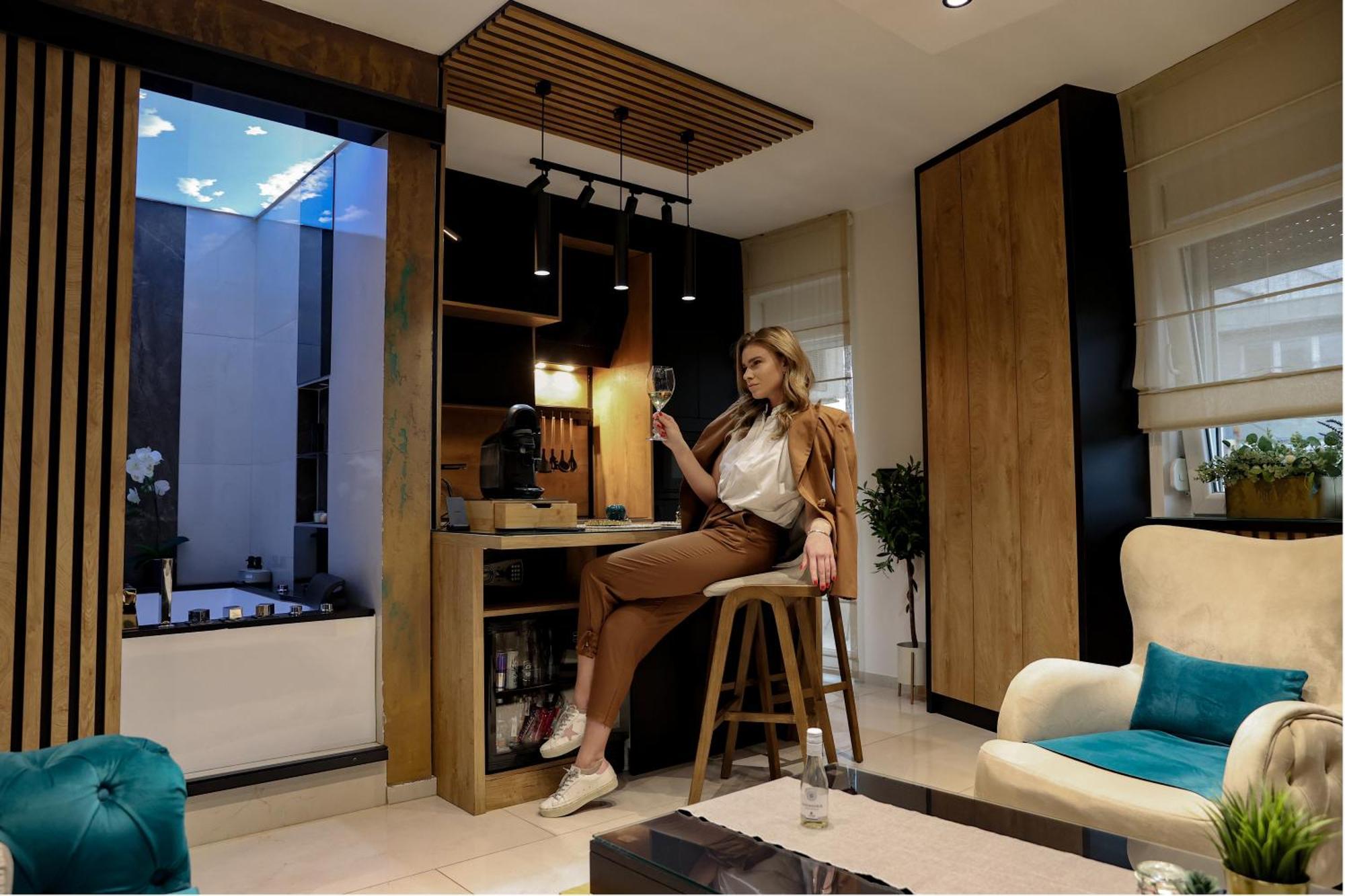 Design Apartment Platinium Spa Lux 5 Star "Havana" Completely Private Wellness & Spa Free Included Sauna & Jacuzzi & Salt Wall & Fire Place & 3D Ceilings & Business Wifi & Netflix & Keyless Code Entry & Full Smart App & Secure 2 Parking Place Τσούπρια Εξωτερικό φωτογραφία